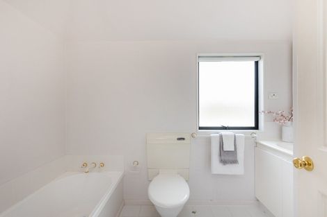 Photo of property in 15a Phoenix Avenue, Hokowhitu, Palmerston North, 4410