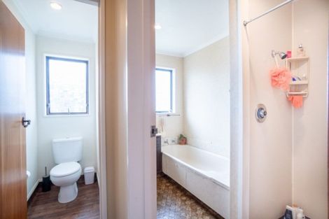 Photo of property in 37 Humphries Place, Awapuni, Palmerston North, 4412