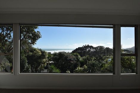 Photo of property in 24 Domain Crescent, Muriwai, Waimauku, 0881