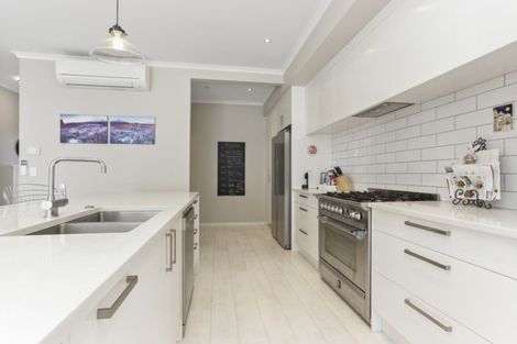 Photo of property in 2 Kotuku Lane, Hobsonville, Auckland, 0616