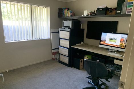 Photo of property in 20 Breaker Grove, Waiuku, 2123