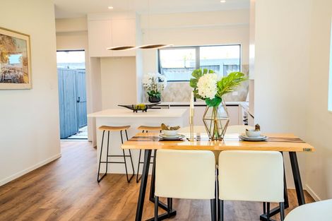 Photo of property in 3/81 Vodanovich Road, Te Atatu South, Auckland, 0610