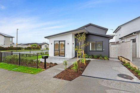 Photo of property in 1 Kawe Marie Lane, Takanini, 2112