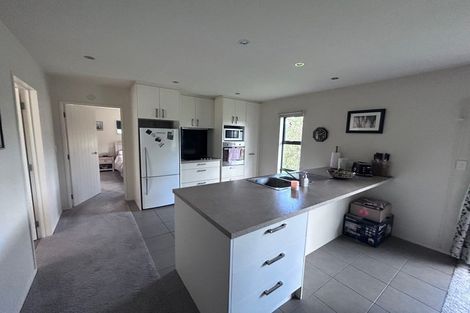 Photo of property in 4 Roberts Road, Matakatia, Whangaparaoa, 0930