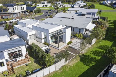 Photo of property in 7 Patiki Place, Omaha, 0986