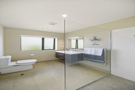 Photo of property in 21 Royalle Mews, Botany Downs, Auckland, 2010