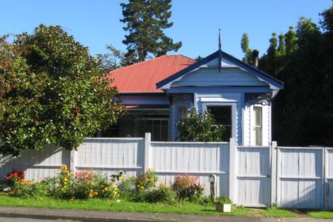 Photo of property in 1/92 Kaurilands Road, Titirangi, Auckland, 0604