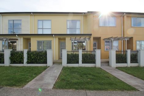 Photo of property in 26/11 Ray Small Drive, Papakura, 2110