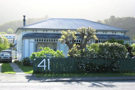 Photo of property in 41 York Street, Picton, 7220