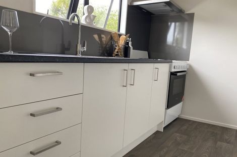 Photo of property in 3 Lowell Place, Massey, Auckland, 0614