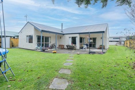 Photo of property in 10 Fernlea Avenue, Kelvin Grove, Palmerston North, 4414