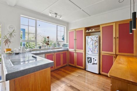 Photo of property in 222 Frankley Road, Frankleigh Park, New Plymouth, 4310