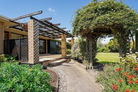 Photo of property in 5 Chilton Drive, Paraparaumu, 5032