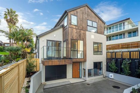 Photo of property in 20 Beach Road, Castor Bay, Auckland, 0620