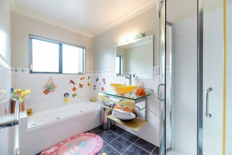 Photo of property in 160 Hutchinson Avenue, New Lynn, Auckland, 0600