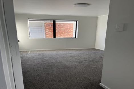 Photo of property in 2/523 Glenfield Road, Glenfield, Auckland, 0629