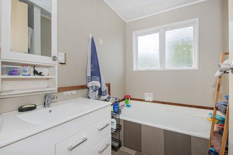 Photo of property in 7 Belton Place, Hikurangi, 0114