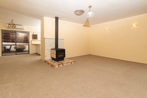 Photo of property in 2/4 Bishop Street, Green Bay, Auckland, 0604