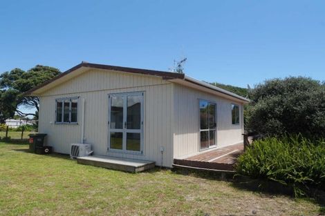 Photo of property in 48 Norfolk Crescent, Otaki Beach, Otaki, 5512