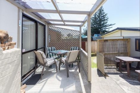 Photo of property in 70 Rua Avenue, Waitarere Beach, Levin, 5510