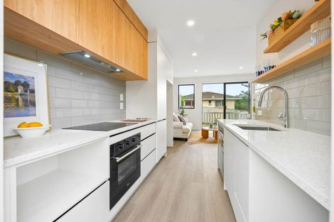 Photo of property in 2/92 Titirangi Road, New Lynn, Auckland, 0600