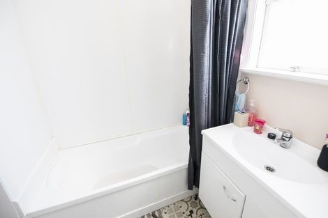 Photo of property in 99 Shakespeare Road, Bluff Hill, Napier, 4110