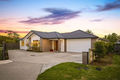 Photo of property in 18 Kahika Grove, Huapai, Kumeu, 0810
