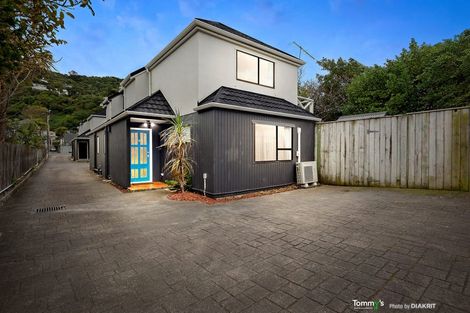 Photo of property in 4/163 Queens Drive, Lyall Bay, Wellington, 6022