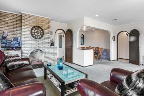 Photo of property in 3/2 Beach Road, Castor Bay, Auckland, 0620