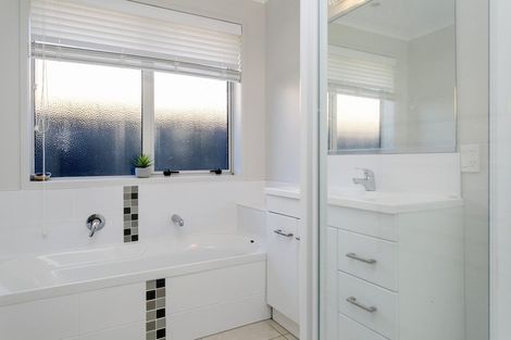 Photo of property in 4 Ernest Kemp Rise, Wharewaka, Taupo, 3330