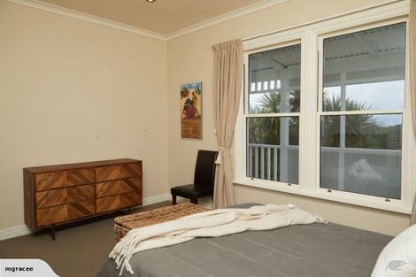 Photo of property in 53 Garden Road, Northland, Wellington, 6012