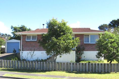 Photo of property in 19 Holmes Drive, West Harbour, Auckland, 0618