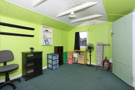 Photo of property in 25 Ngahina Street, Marton, 4710