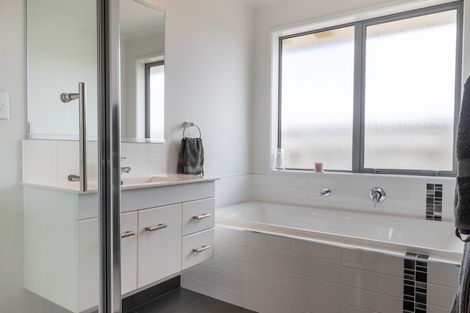 Photo of property in 48 Jarrett Terrace, Leamington, Cambridge, 3432