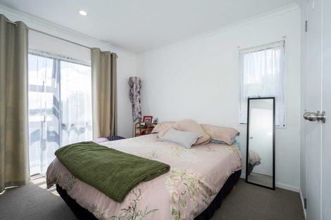 Photo of property in 28 Beauchamp Drive, Massey, Auckland, 0614