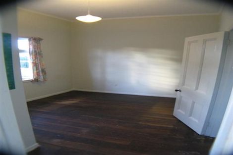 Photo of property in 51 Onewa Road, Northcote, Auckland, 0627