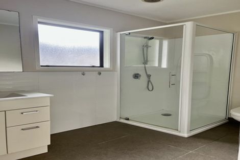 Photo of property in 242a East Coast Road, Forrest Hill, Auckland, 0620