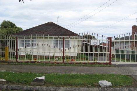 Photo of property in 17 Farnborough Crescent, Mangere, Auckland, 2022