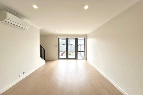 Photo of property in 10 Park Green Avenue, Rosehill, Papakura, 2113