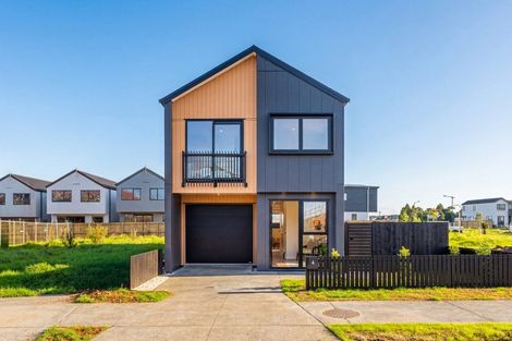 Photo of property in 4 Tiller Street, Hobsonville, 0616