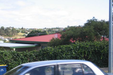 Photo of property in 2/550 Beach Road, Rothesay Bay, Auckland, 0630