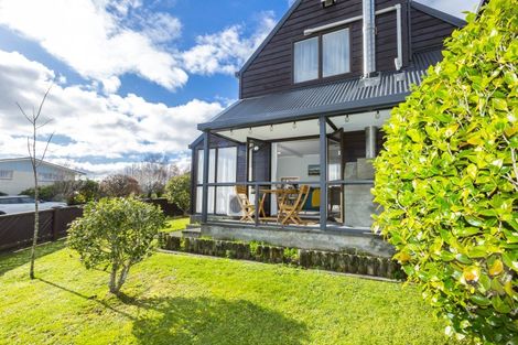 Photo of property in 69 Sunbrae Drive, Silverstream, Upper Hutt, 5019