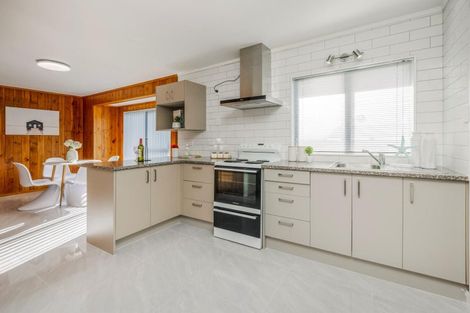 Photo of property in 4 Birdwood Avenue, Papatoetoe, Auckland, 2025