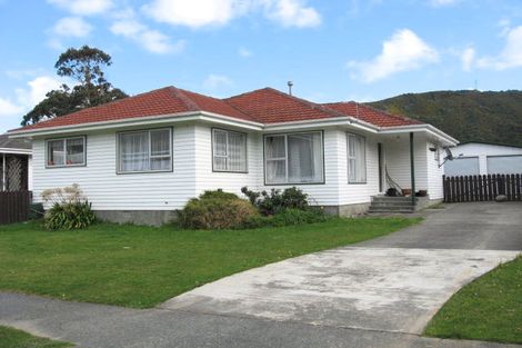 Photo of property in 341 Wellington Road, Wainuiomata, Lower Hutt, 5014