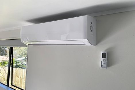 Photo of property in 2/523 Glenfield Road, Glenfield, Auckland, 0629