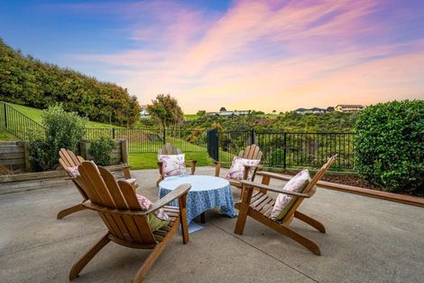 Photo of property in 64 Balboa Drive, Matakatia, Whangaparaoa, 0930