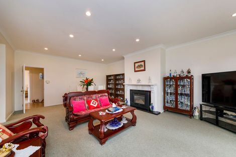 Photo of property in 4 The Oaks, Awapuni, Palmerston North, 4412