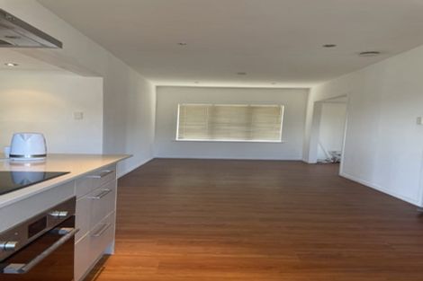 Photo of property in 7 Springbank Lane, Te Atatu Peninsula, Auckland, 0610