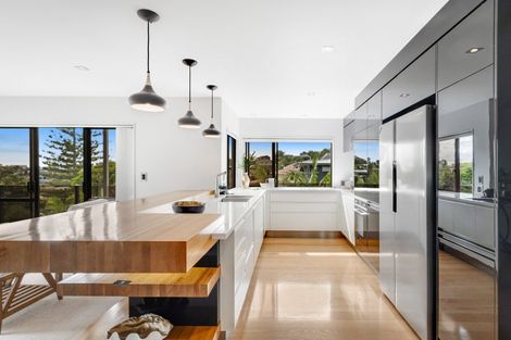 Photo of property in 3 Trident Place, Shelly Park, Auckland, 2014