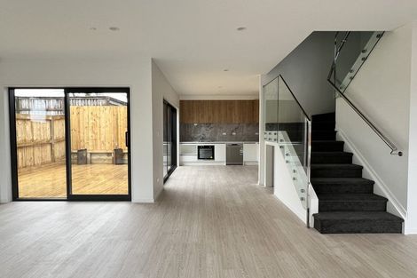 Photo of property in 105a Bond Crescent, Forrest Hill, Auckland, 0620